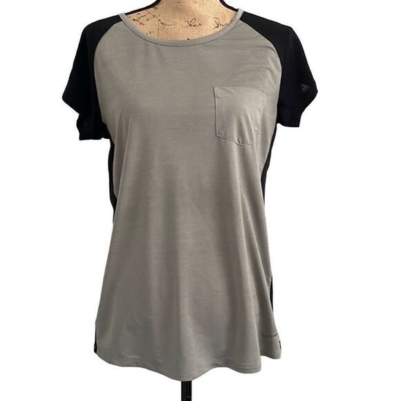 EUC Women’s Nike Dri-Fit Short Sleeve 1 Pocket Crew Neck Tee - Size Medium - Picture 1 of 9